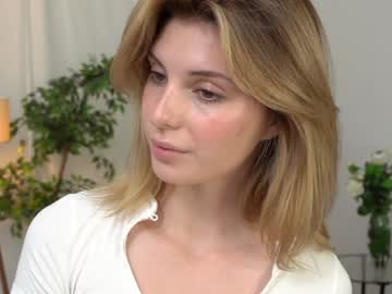 girl
        refined_style cam image #5072594