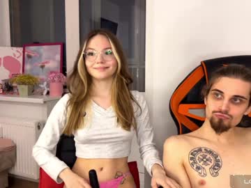 couple
        sexstar_l1fstyl3 cam image #4219421