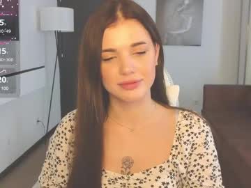 girl
        adri_dream cam image #6665590