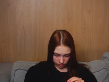 girl
        shirleywhitney cam image #3846346