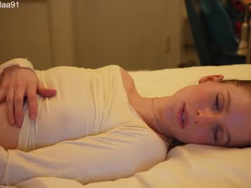 girl
        ellaa91 cam image #3358167