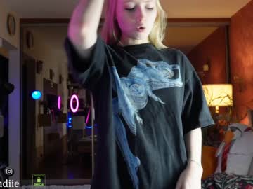 girl
        bestblondiiecb cam image #2885142