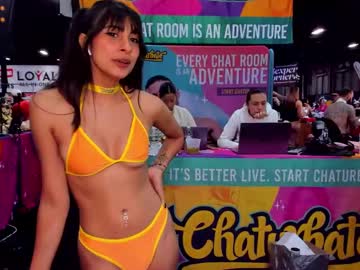 girl
        violetttflowers cam image #5342609
