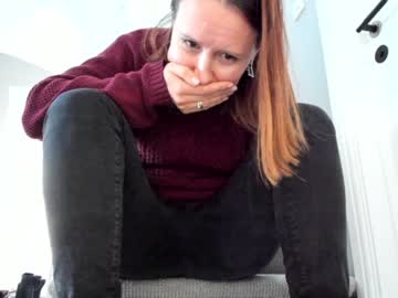 girl
        eatmypie69 cam image #354185