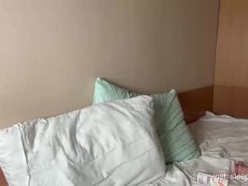 girl
        sleepycode002 cam image #3524649