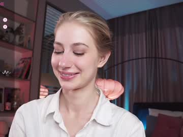 girl
        _icecrystal cam image #4785482