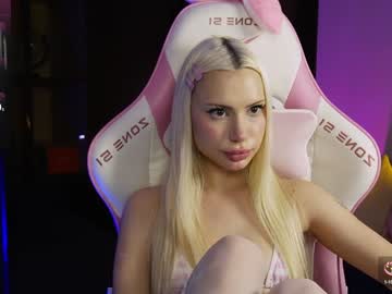 girl
        stacy_batt cam image #6057303
