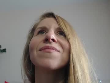 girl
        violetplath cam image #4193446