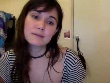 girl
        ericarae91 cam image #494868