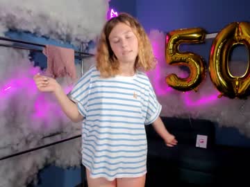 girl
        lottie_shine cam image #88246