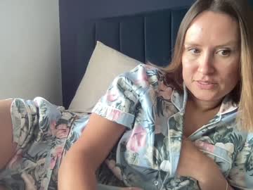 girl
        eatmypie69 cam image #2343108
