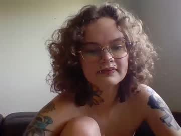 girl
        lucrativelucy cam image #3293962