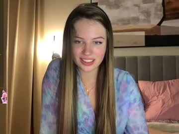 girl
        kiramystery cam image #4737637