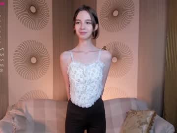 girl
        happiness_call cam image #1366334