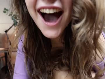 girl
        mia_elfie cam image #3724279