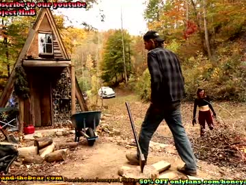 couple
        honeyand_thebear cam image #74698