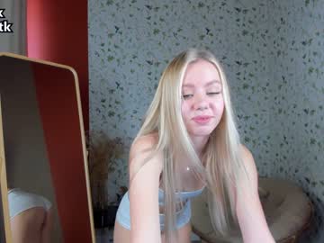 girl
        cassie_palmer cam image #3907525