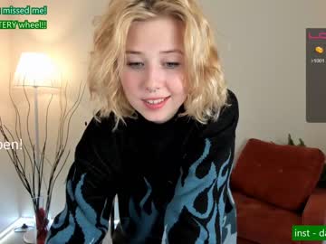 girl
        lottie_shine cam image #1010579