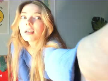 girl
        thisisamelia cam image #2631014