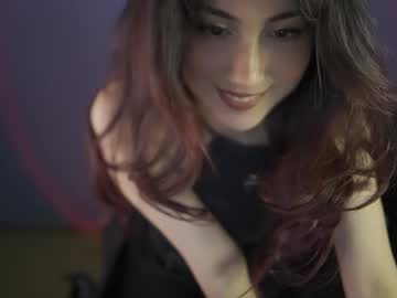 girl
        greeny_mat cam image #6814136