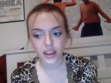 girl
        lilred_69 cam image #1780926
