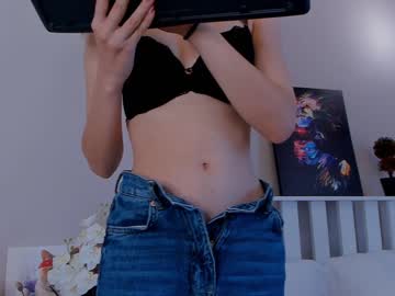 girl
        alyssabrewer cam image #1955090