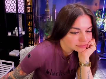 girl
        alma_pearl cam image #1789209