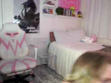girl
        laylas_universe cam image #4352159