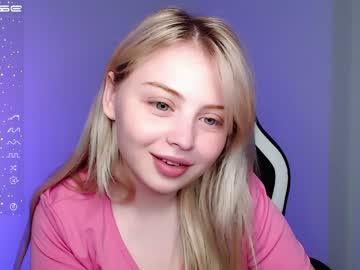 girl
        shy_blondiee cam image #1003193