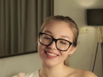 girl
        gillianelletson cam image #5657697