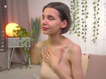 girl
        happynewdear cam image #6715180