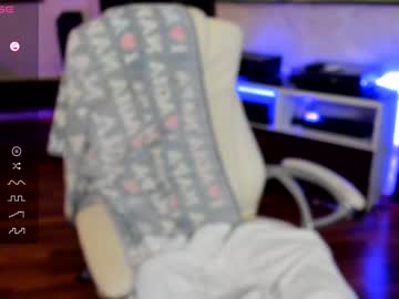 girl
        sweetteets24 cam image #4998487