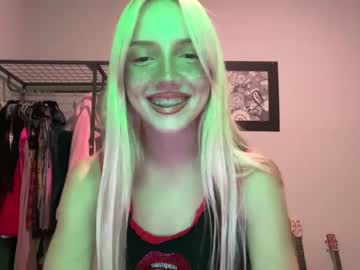 girl
        riababe cam image #2255662