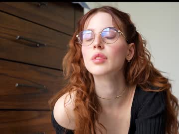 girl
        ellaa91 cam image #6418700