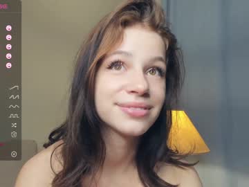 girl
        aura_ann cam image #3130515