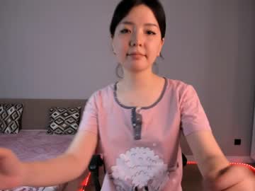 girl
        min_gun cam image #3071216