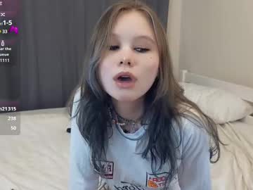 girl
        glennagreenwood cam image #6336328