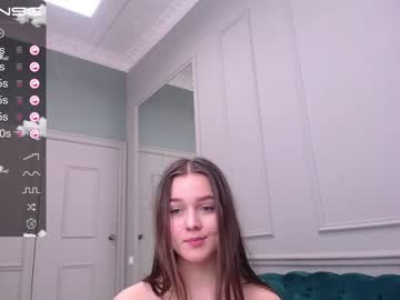 girl
        addelin_moon cam image #941183