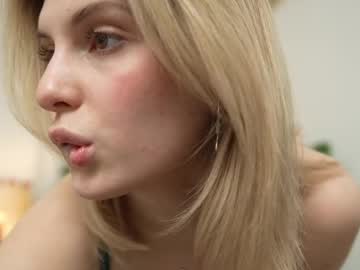 girl
        refined_style cam image #6230809