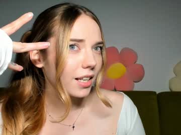 girl
        thisisamelia cam image #4895542