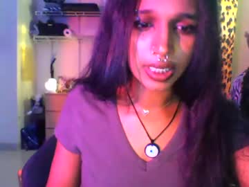 girl
        mon3ytr33 cam image #5588760