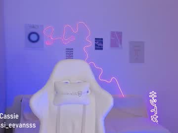 girl
        cassie_evansss cam image #6163636