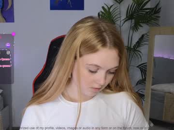 girl
        small_blondee cam image #5264577