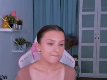 girl
        ashlyn_1 cam image #2950720
