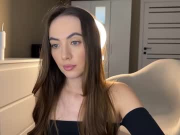 girl
        emily_shak cam image #898312