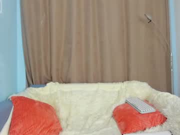 girl
        lilly_mattsson cam image #1382264