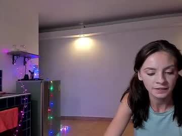 girl
        petite_doll49 cam image #5798629