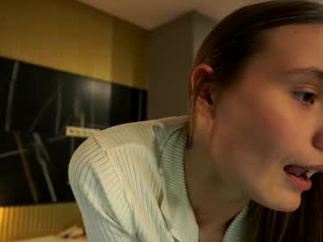 girl
        lisa_schiele cam image #6670789