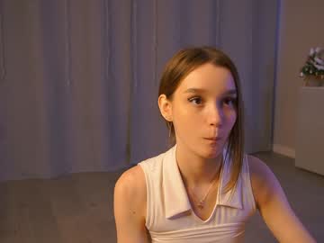 girl
        harrieteasley cam image #6093294