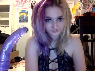 girl
        lizz44887 cam image #2902636